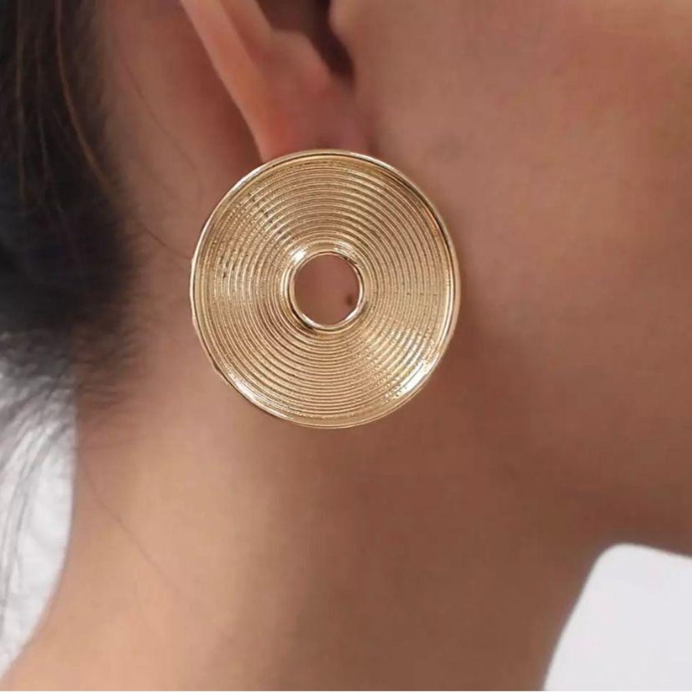 Sculptural circles post earrings